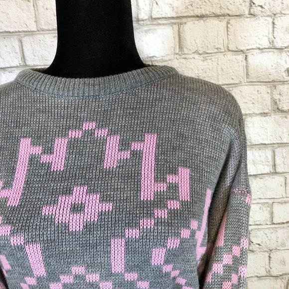 Gray sweater with pink patterns - Picture 5 of 8
